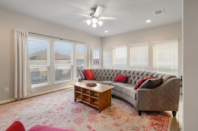 523 N 1st Street, La Porte, TX 77571