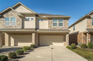 523 N 1st Street, La Porte, TX 77571