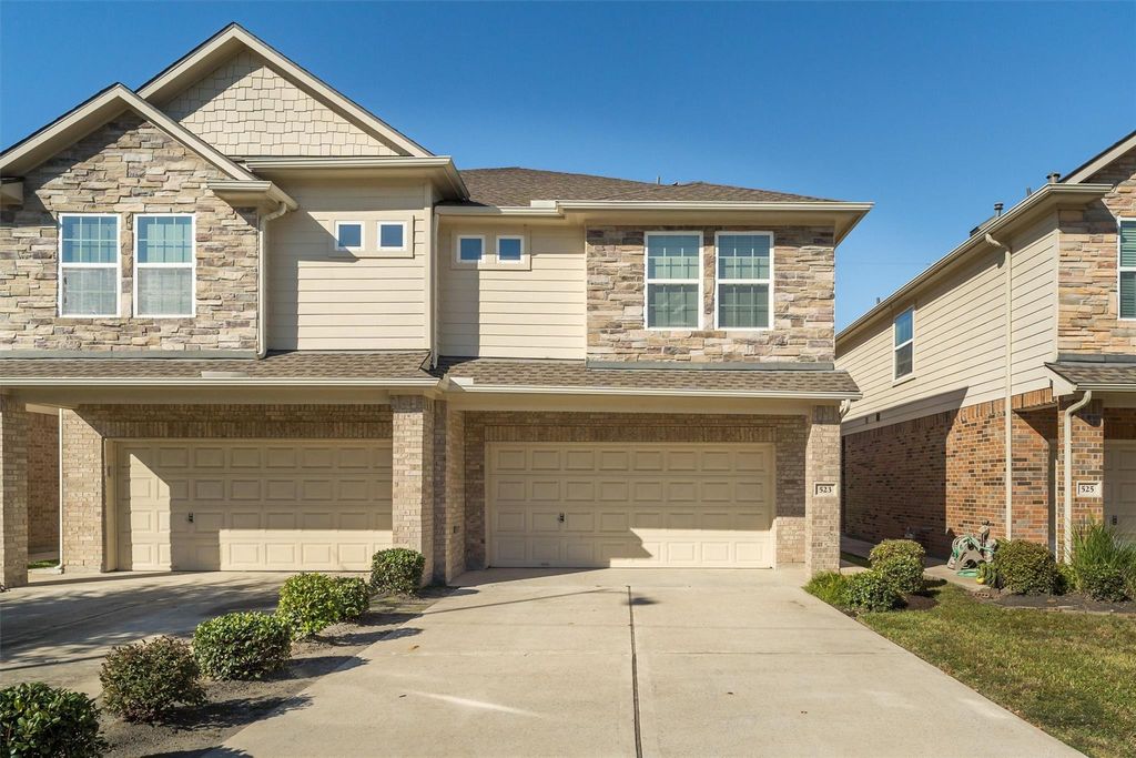 523 N 1st Street, La Porte, TX 77571