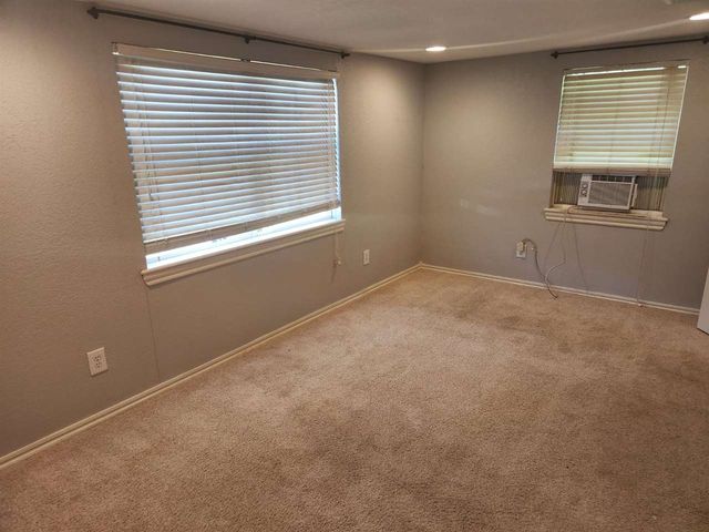 701 W D Ave, Cache, OK 73527