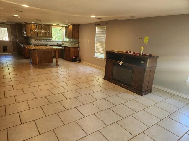 701 W D Ave, Cache, OK 73527