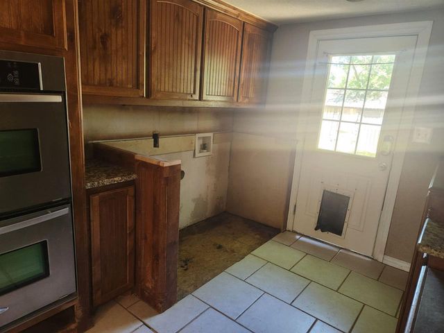 701 W D Ave, Cache, OK 73527