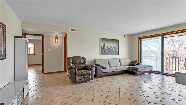 10985 S 84th Avenue 3B, Palos Hills, IL 60465