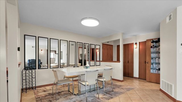 10985 S 84th Avenue 3B, Palos Hills, IL 60465