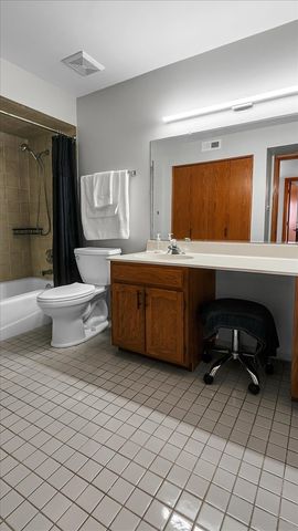 10985 S 84th Avenue 3B, Palos Hills, IL 60465