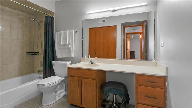 10985 S 84th Avenue 3B, Palos Hills, IL 60465