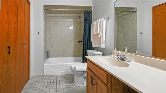 10985 S 84th Avenue 3B, Palos Hills, IL 60465