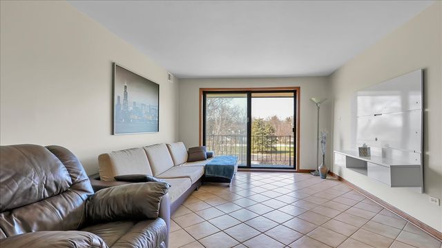 10985 S 84th Avenue 3B, Palos Hills, IL 60465