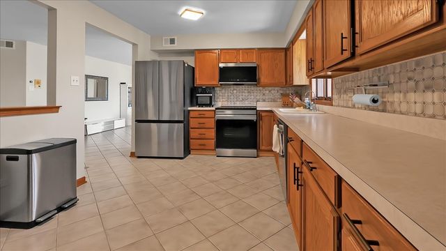 10985 S 84th Avenue 3B, Palos Hills, IL 60465