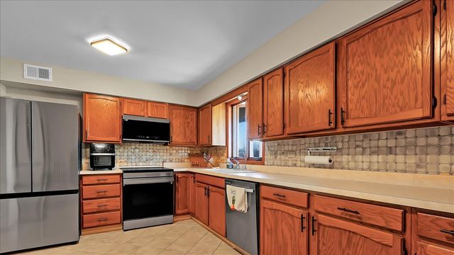 10985 S 84th Avenue 3B, Palos Hills, IL 60465