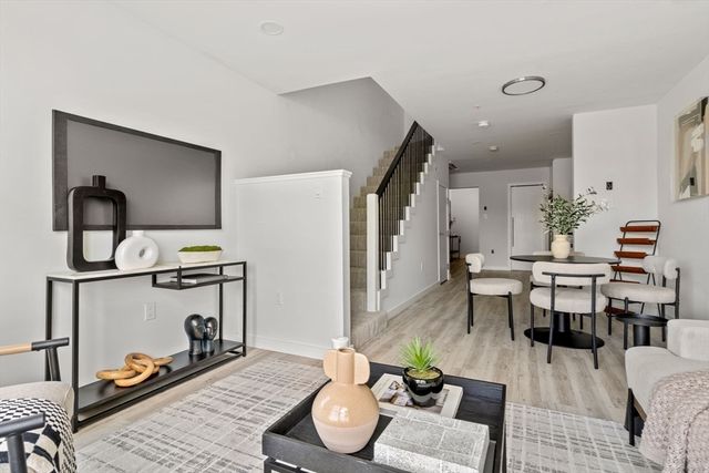 602 Canterbury 10, Boston, MA 02131