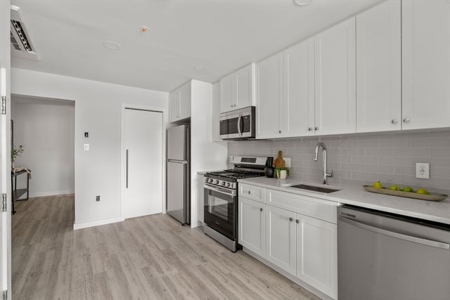 602 Canterbury 10, Boston, MA 02131
