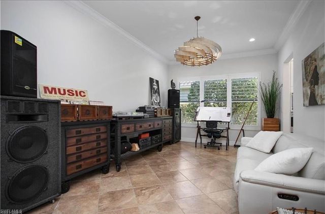 3910 Glacier CT, Naples, FL 34119