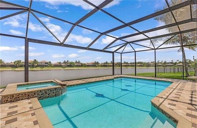 3910 Glacier CT, Naples, FL 34119
