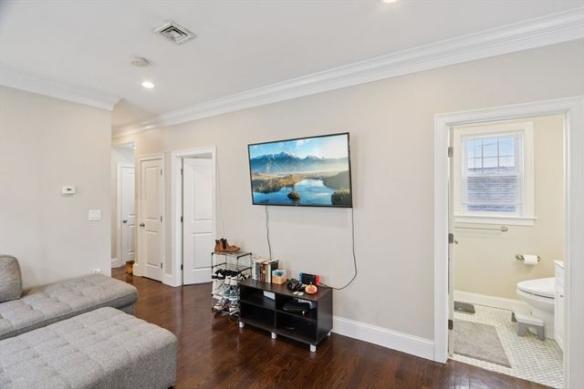 1048 Saratoga St 3, Boston, MA 02128