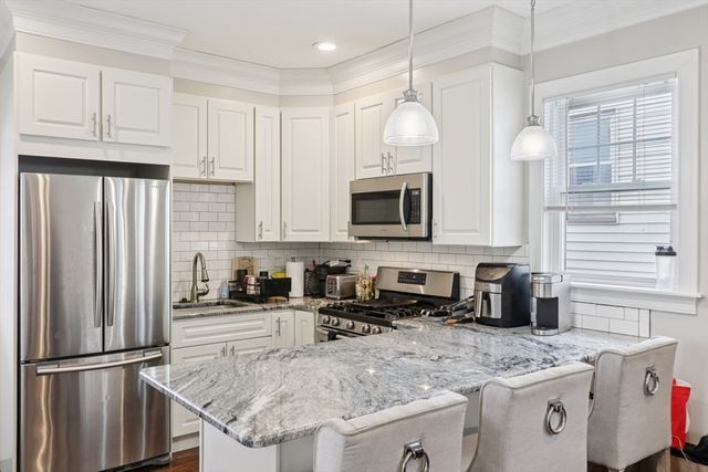 1048 Saratoga St 3, Boston, MA 02128