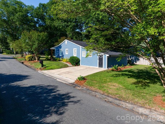 1215 W Fourth Avenue, Gastonia, NC 28052