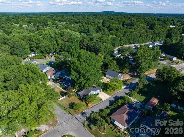 1215 W Fourth Avenue, Gastonia, NC 28052