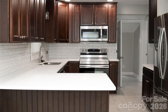 1215 W Fourth Avenue, Gastonia, NC 28052