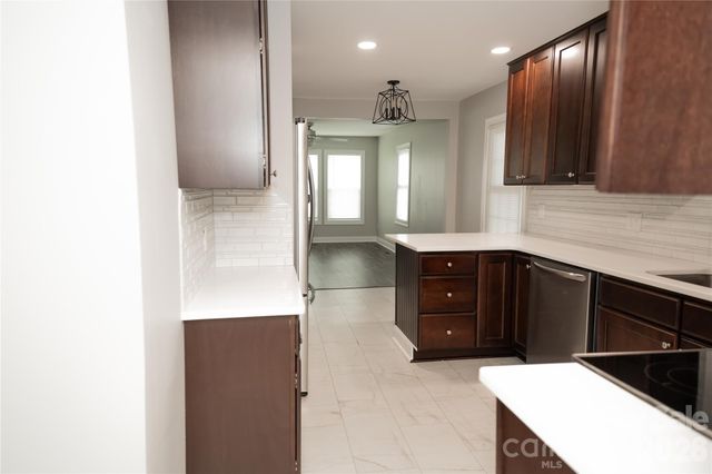 1215 W Fourth Avenue, Gastonia, NC 28052
