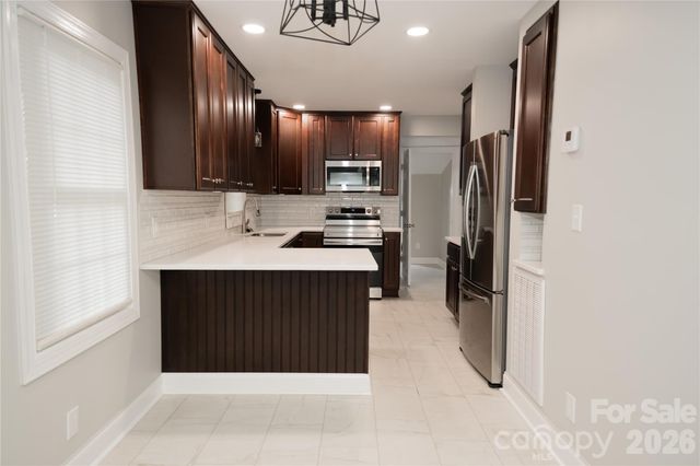 1215 W Fourth Avenue, Gastonia, NC 28052