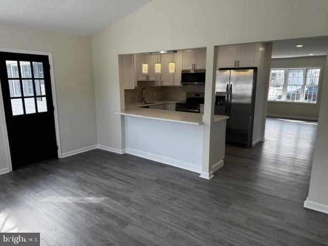 8 PARKSIDE CIR, Levittown, PA 19056
