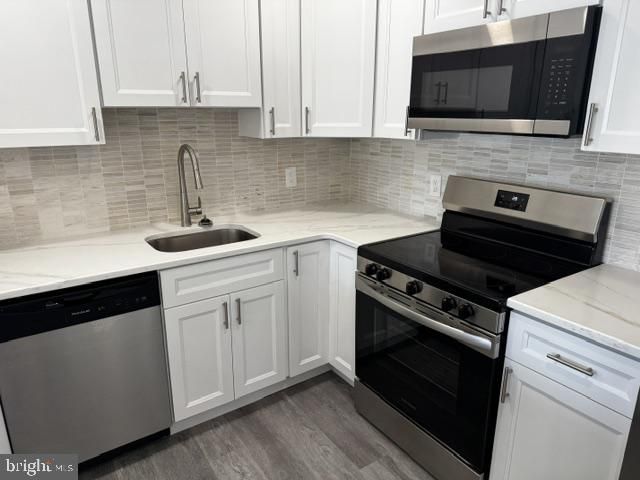 8 PARKSIDE CIR, Levittown, PA 19056