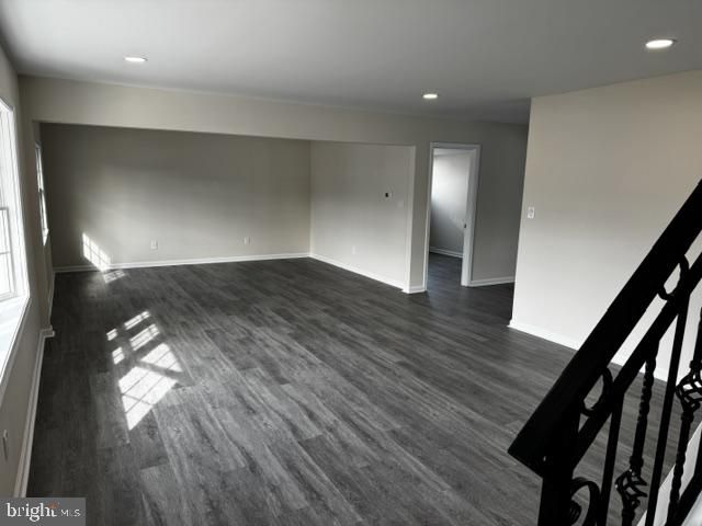 8 PARKSIDE CIR, Levittown, PA 19056