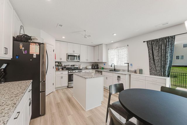 1017 Queen Bee Place, Grove City, OH 43123
