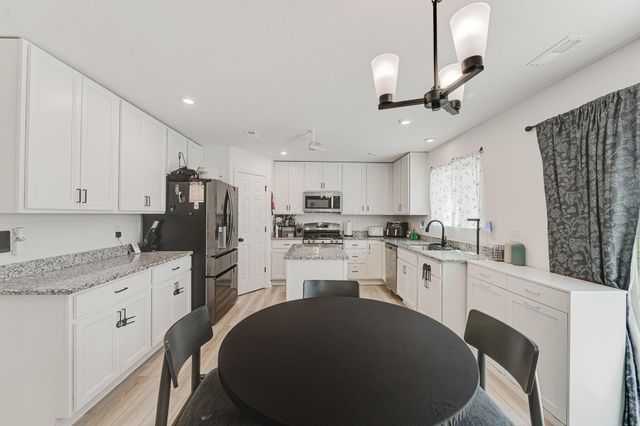 1017 Queen Bee Place, Grove City, OH 43123