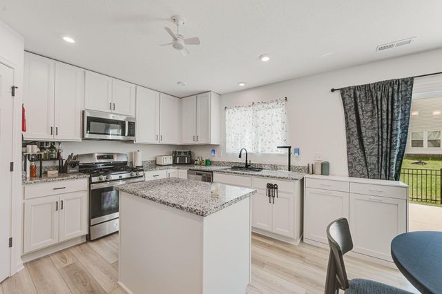 1017 Queen Bee Place, Grove City, OH 43123