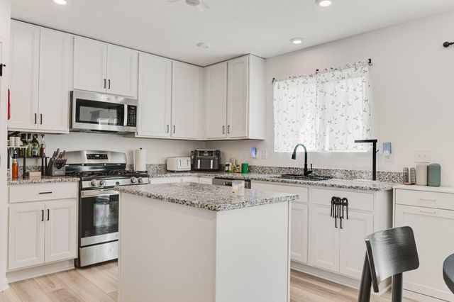 1017 Queen Bee Place, Grove City, OH 43123