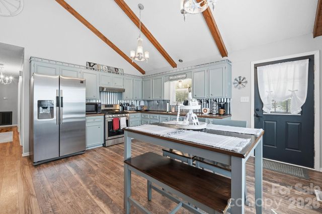 2050 16th Avenue Place SW, Hickory, NC 28602