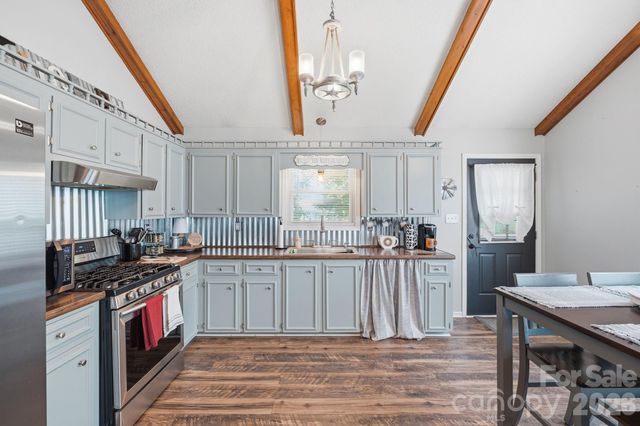 2050 16th Avenue Place SW, Hickory, NC 28602