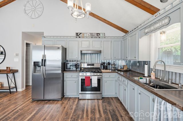 2050 16th Avenue Place SW, Hickory, NC 28602