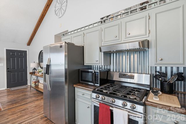 2050 16th Avenue Place SW, Hickory, NC 28602