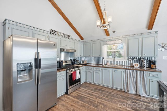2050 16th Avenue Place SW, Hickory, NC 28602