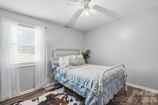 2050 16th Avenue Place SW, Hickory, NC 28602