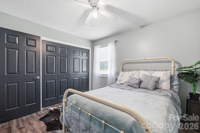 2050 16th Avenue Place SW, Hickory, NC 28602