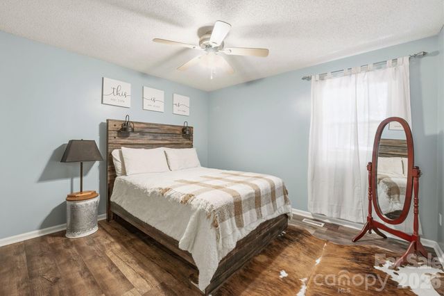 2050 16th Avenue Place SW, Hickory, NC 28602