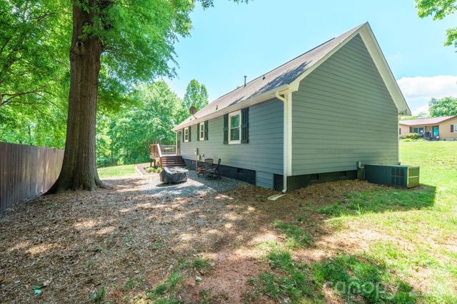 2050 16th Avenue Place SW, Hickory, NC 28602