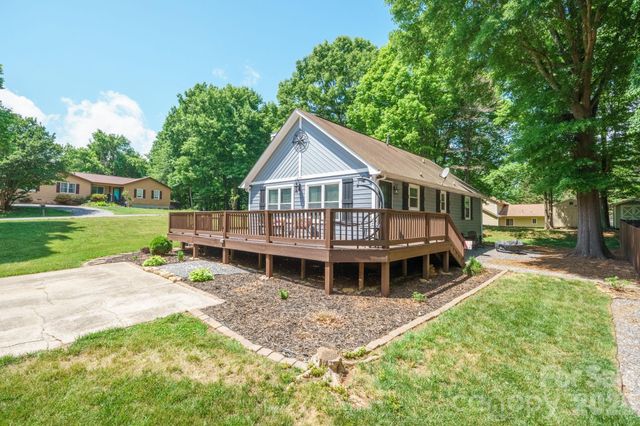 2050 16th Avenue Place SW, Hickory, NC 28602