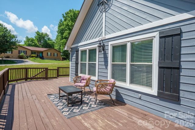 2050 16th Avenue Place SW, Hickory, NC 28602