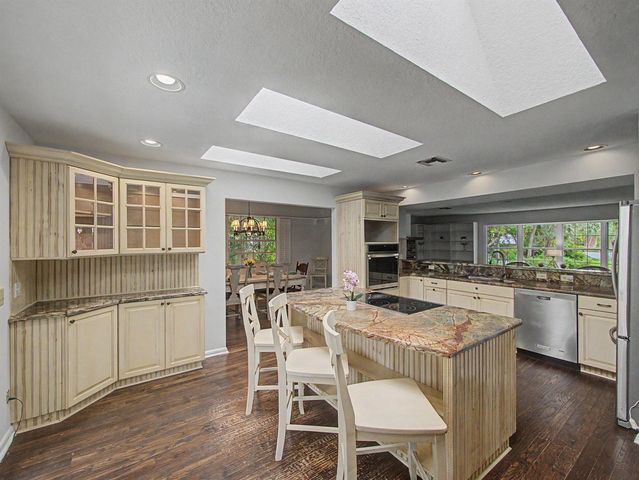 14 Emarita Way, Sewalls Point, FL 34996