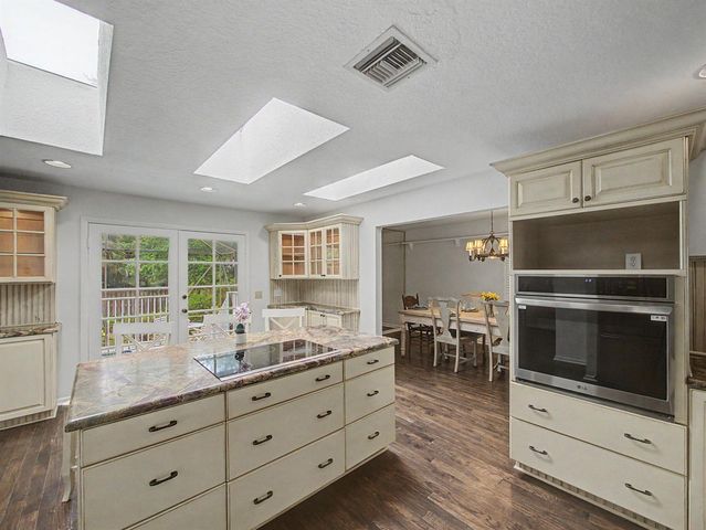 14 Emarita Way, Sewalls Point, FL 34996