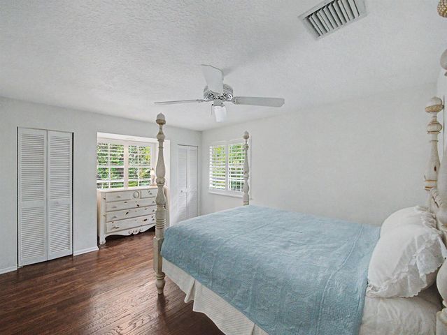 14 Emarita Way, Sewalls Point, FL 34996