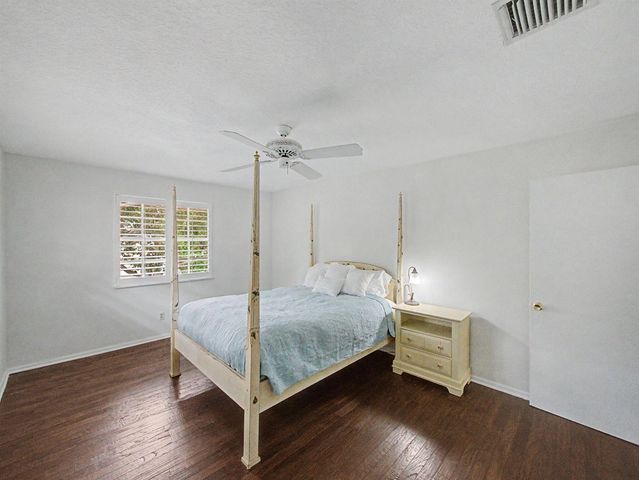 14 Emarita Way, Sewalls Point, FL 34996