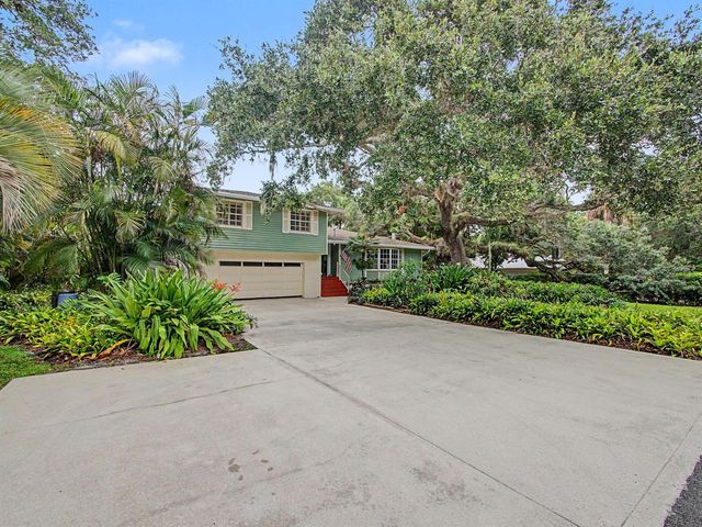 14 Emarita Way, Sewalls Point, FL 34996
