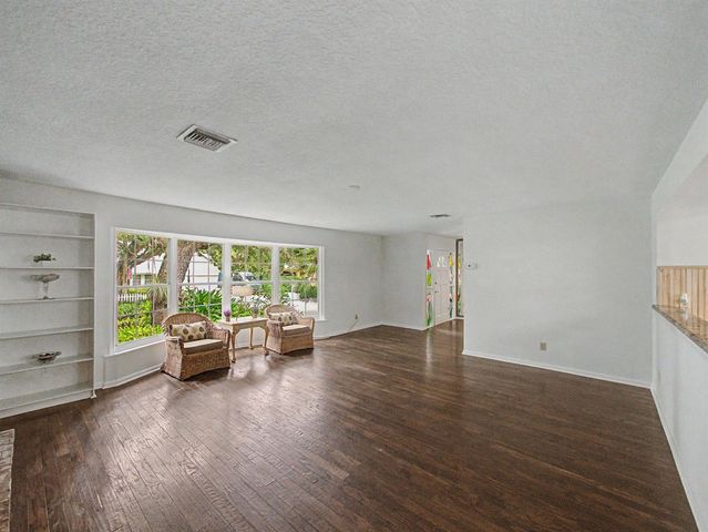 14 Emarita Way, Sewalls Point, FL 34996