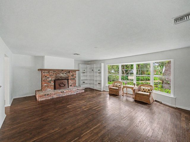 14 Emarita Way, Sewalls Point, FL 34996